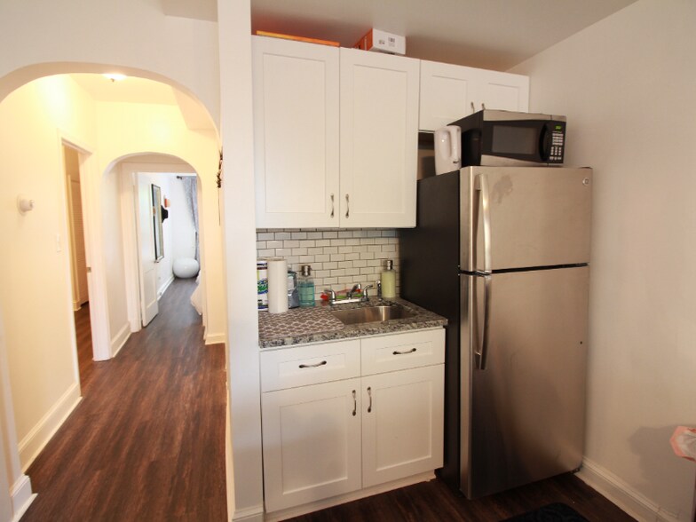 Building Photo - 2803 Q St SE