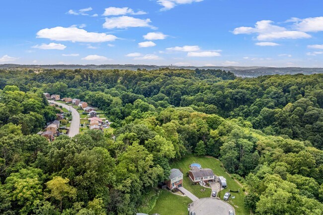 Building Photo - AVAILABLE AUGUST 1ST!! Gorgeous 3 BEDROOM ...