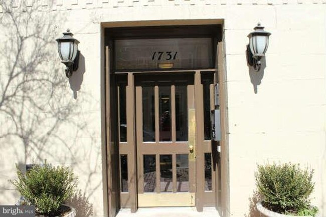 Building Photo - Dupont's Charming 1 Bedroom Condo W/D & Ro...