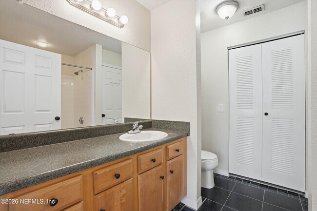 Building Photo - 13700 Richmond Park Dr N