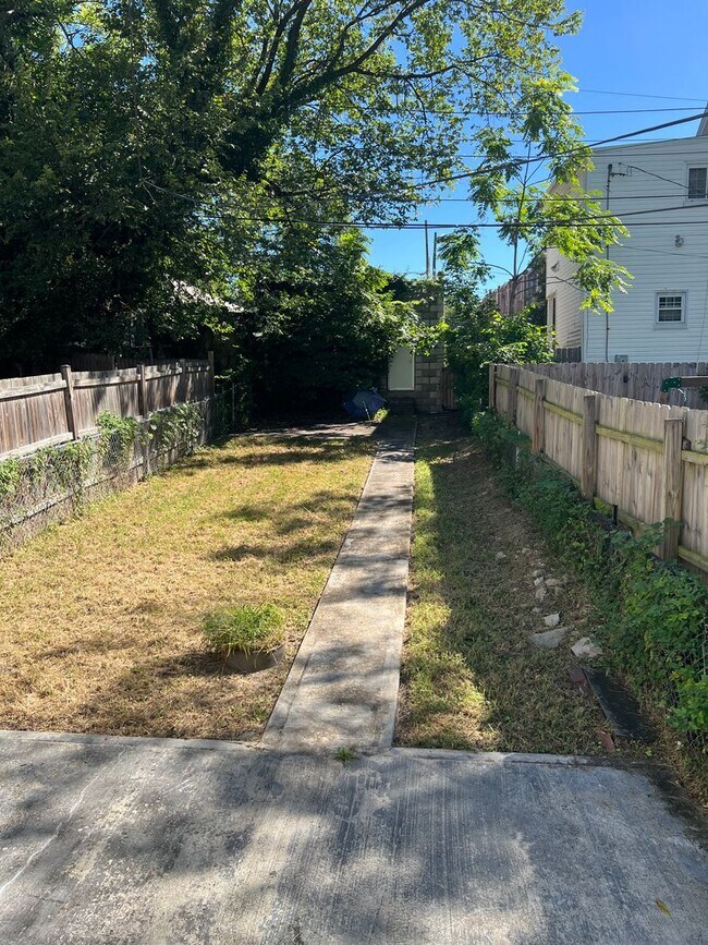 Building Photo - 3925 Greenmount Ave