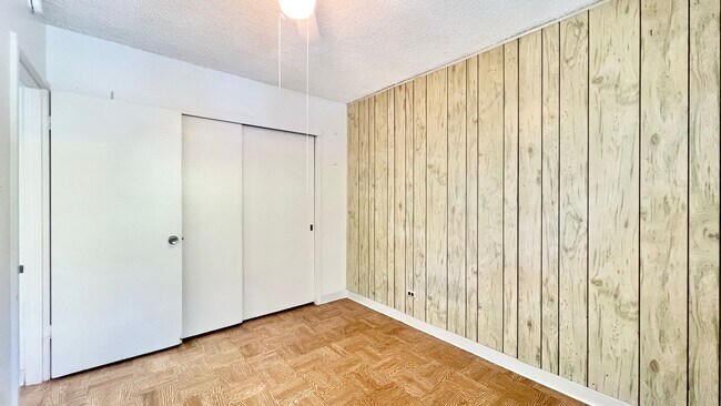 Building Photo - 2 BEDROOM UNIT WITH BALCONY AND BEAUTIFUL ...