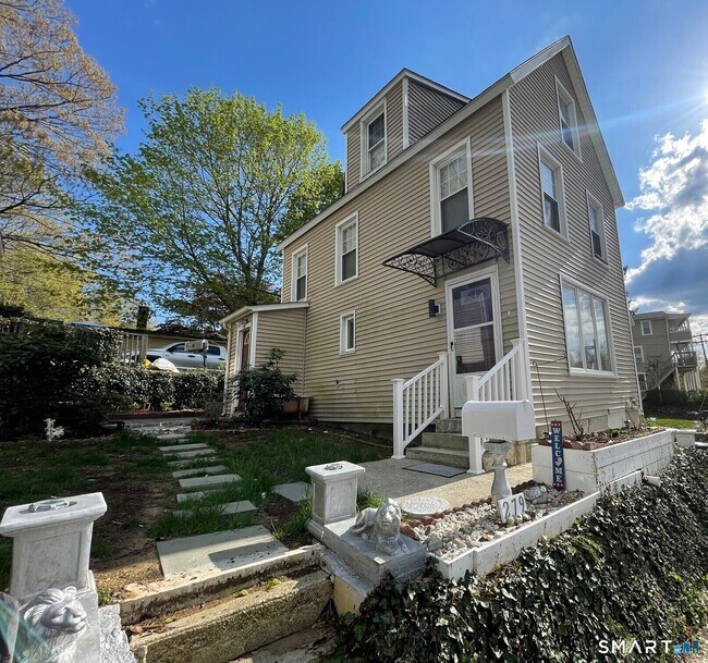 Building Photo - 279 Talman Street Extension