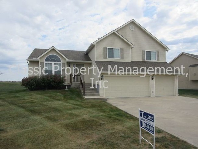 Primary Photo - Beautiful Home in Highlands of Northview