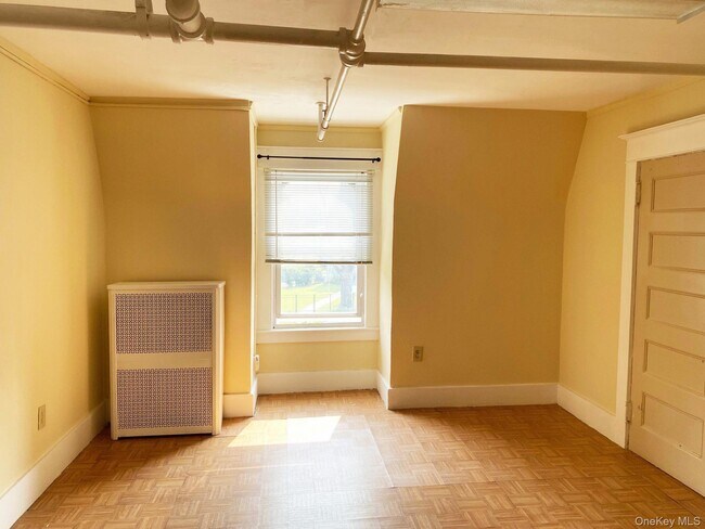 Building Photo - 15 Woodcrest Ave