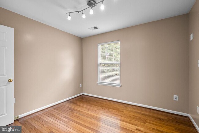 Building Photo - 8913 Tonbridge Terrace