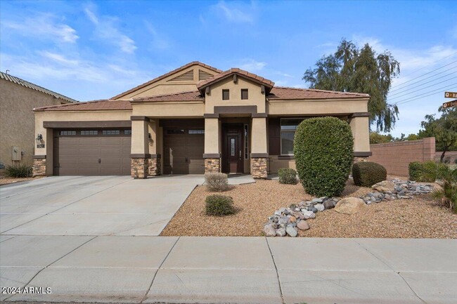 Primary Photo - 282 E Bartlett Way