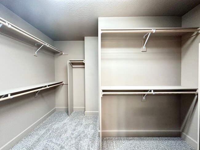 Building Photo - Modern 3 Bed/2.5 Bath with Double Car Garage Townhome in Sandy, OR!