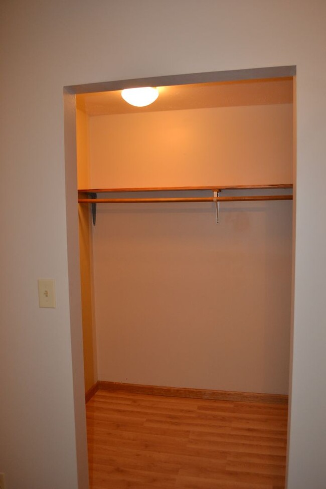 Building Photo - Remodeled 3-bedroom, open floor plan, Newe...