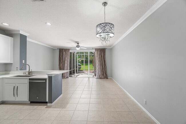 Building Photo - 8080 Briantea Dr