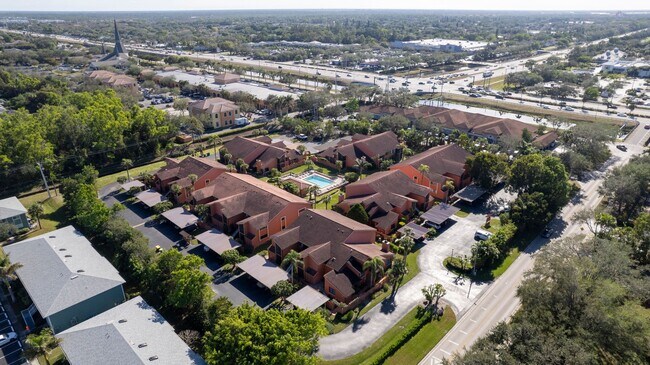 Building Photo - ** PALM RIVER ** 2 BED / 2 BATH - CONDO - NORTH NAPLES - TURNKEY - ANNUAL OR SHORT TERM RENTAL
