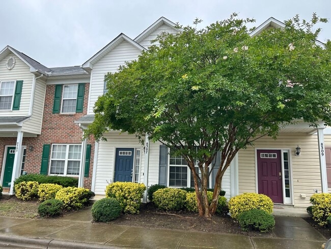 Building Photo - 3 Bed | 2.5 Bath Townhouse in North Raleigh
