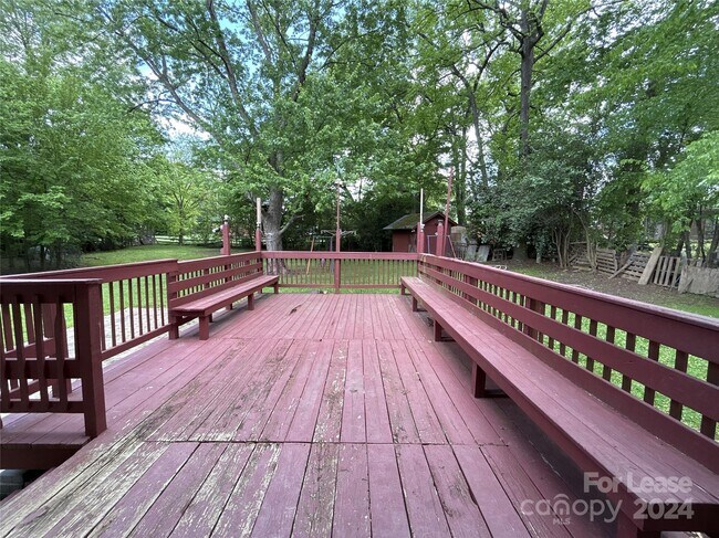 Building Photo - 4614 Cloverdale Ave