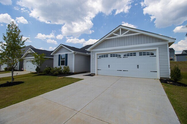 Building Photo - Gorgeous 3 Bedroom, 2 Bath ~ Minutes to Fort Jackson ~ Available Mid October!