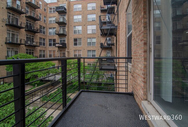 Building Photo - 420 S Clinton St