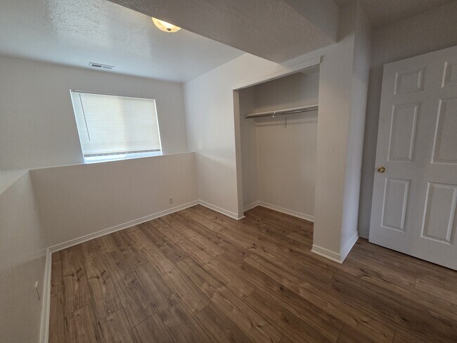 Building Photo - 1122 Southwest Dr