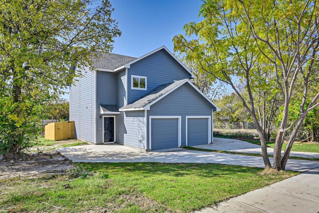 Building Photo - Charming 2-Bedroom Duplex in Fort Worth, TX