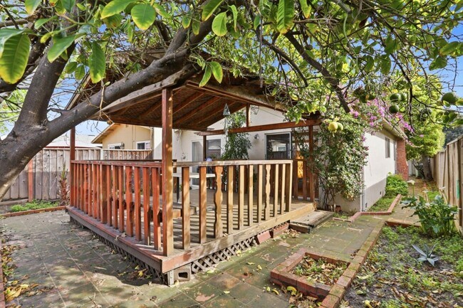 Building Photo - 1855 Forest Ct