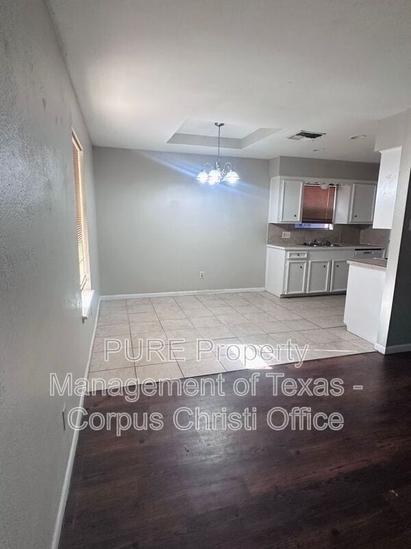 Building Photo - 11942 Mesa Dr