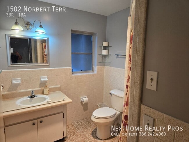 Building Photo - 1502 Norbert Terrace
