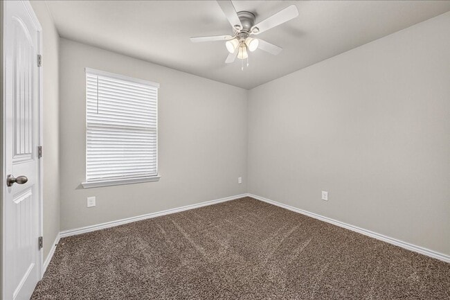 Building Photo - 8133 Cattlemen Dr