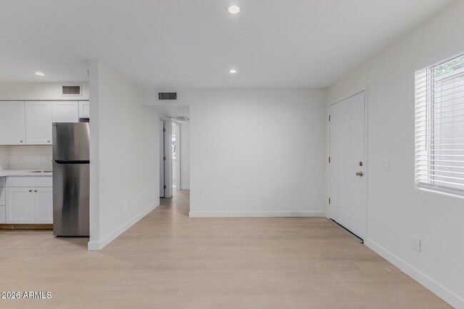 Building Photo - 936 W Rio Salado Pkwy