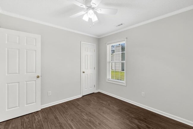 Building Photo - An adorable home! Pets Welcome!