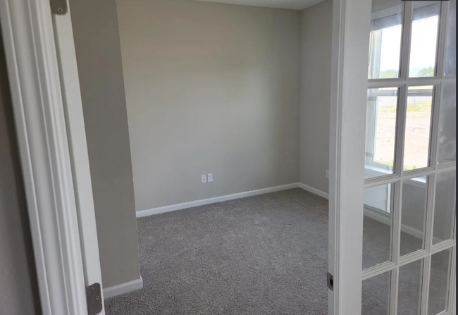 Building Photo - 808 Cherry Elm Dr