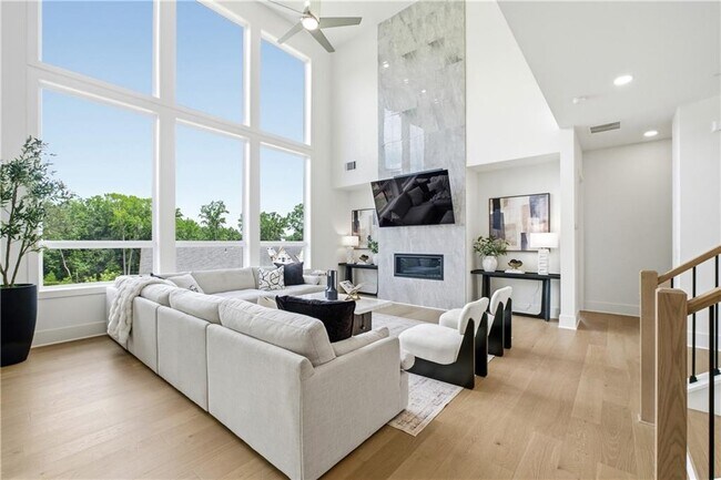 Building Photo - 4510 Hawthorn Cir
