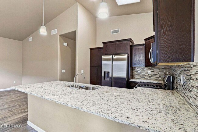 Building Photo - 5933 Ruidoso Downs St