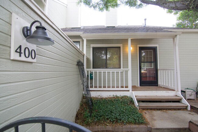 Building Photo - Beautiful 2bd/2ba Townhome in Downtown Louisville!