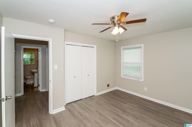 Building Photo - 565 Camellia Rd