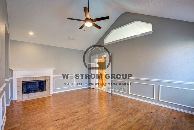 Building Photo - 3914 Meadow Dr