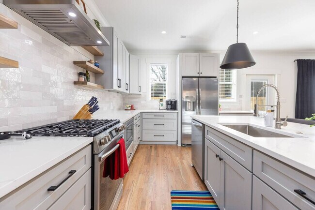 Building Photo - 806 Colorado Ave