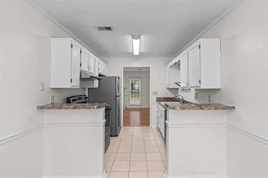 Building Photo - 2927 Governors Ct