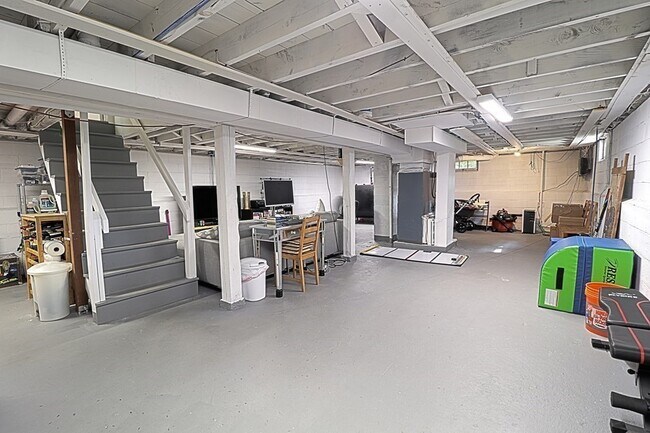 Building Photo - 113 Central St