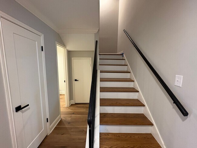 Building Photo - Totally redone 4 bedrooms townhouse.