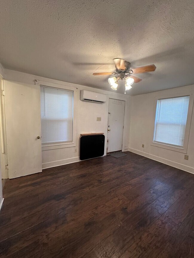 Building Photo - 1700 S Lincoln St