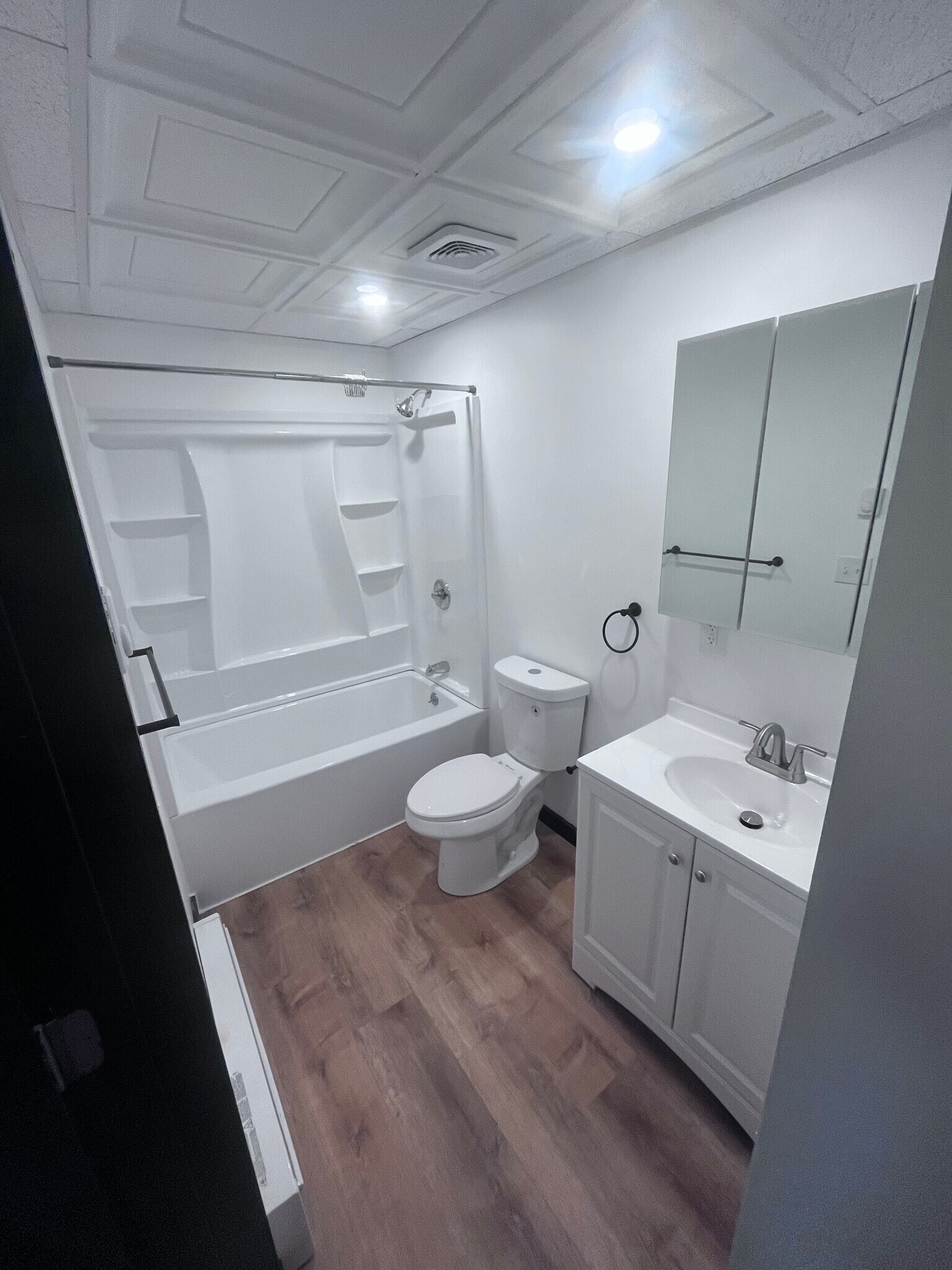 Building Photo - 69 Mead St