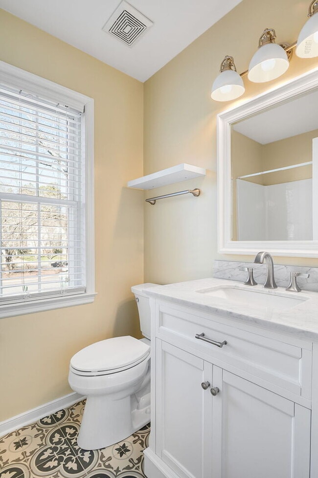 Building Photo - 11704 Park Forest Ct