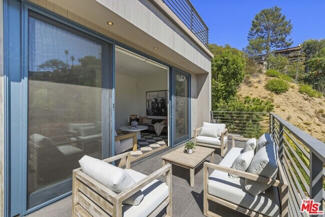 Building Photo - 2756 Westshire Dr