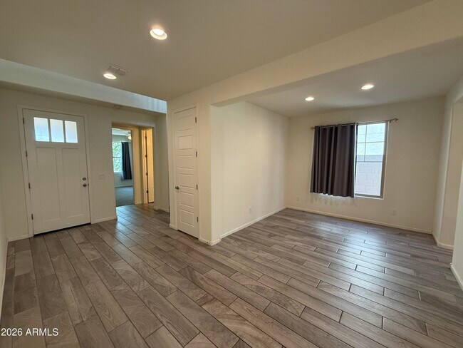 Building Photo - 263 E Lantana Dr