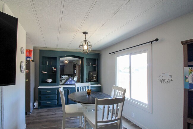 Building Photo - 2 Bed, 2 Bath Home in Kennewick with a SHOP!