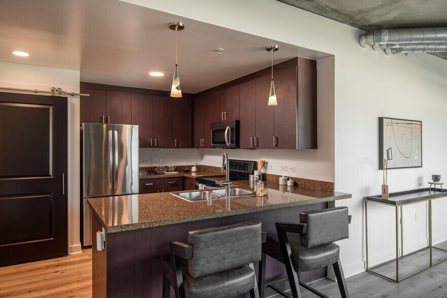 Building Photo - 1080 Park Blvd