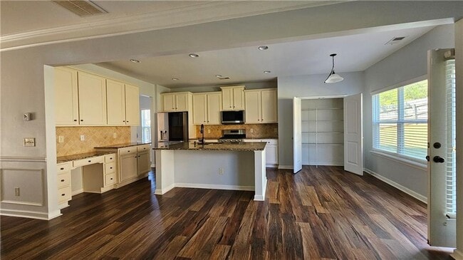 Building Photo - 400 Macland Mill Dr