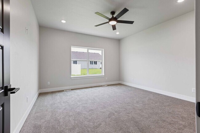 Building Photo - AWESOME 3 Bed 2 Bath Twin home in Sugar city
