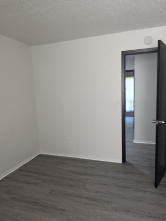Building Photo - SECURITY DEPOSIT special
