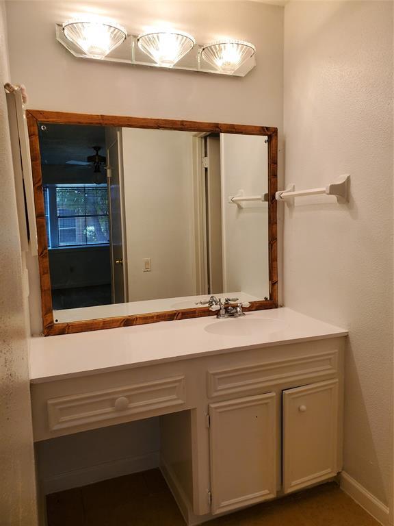 Building Photo - 8532 Maplecrest Dr