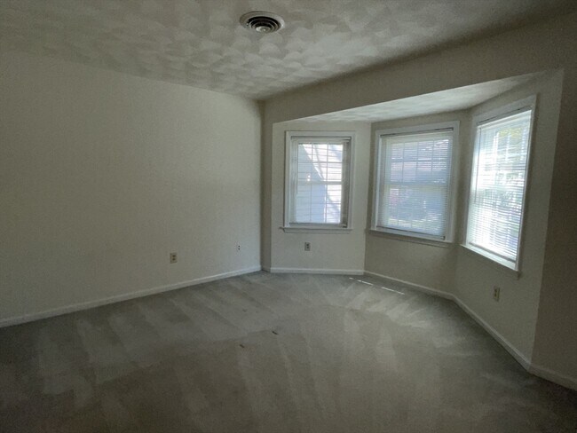 Building Photo - 45 Shawsheen Rd