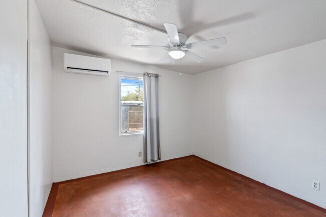 Building Photo - 2230 E Spring St